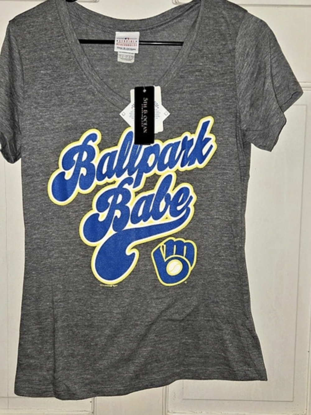 5th & Ocean Milwaukee Brewers Ballpark Babe V-Neck T-Shirt Medium